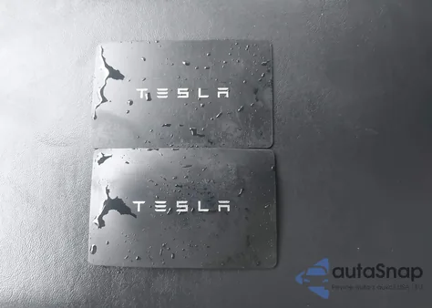 2021 Tesla Model Y Long Range Dual Motor All-Wheel Drive z USA, uszkodzony, nr VIN 5YJYGDEE6MF194003